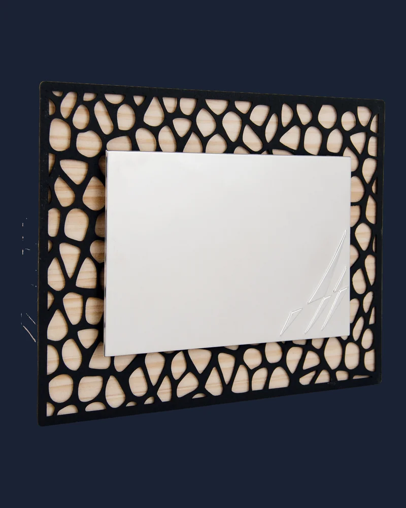 Placa Madera con Calado Orgánico Negro