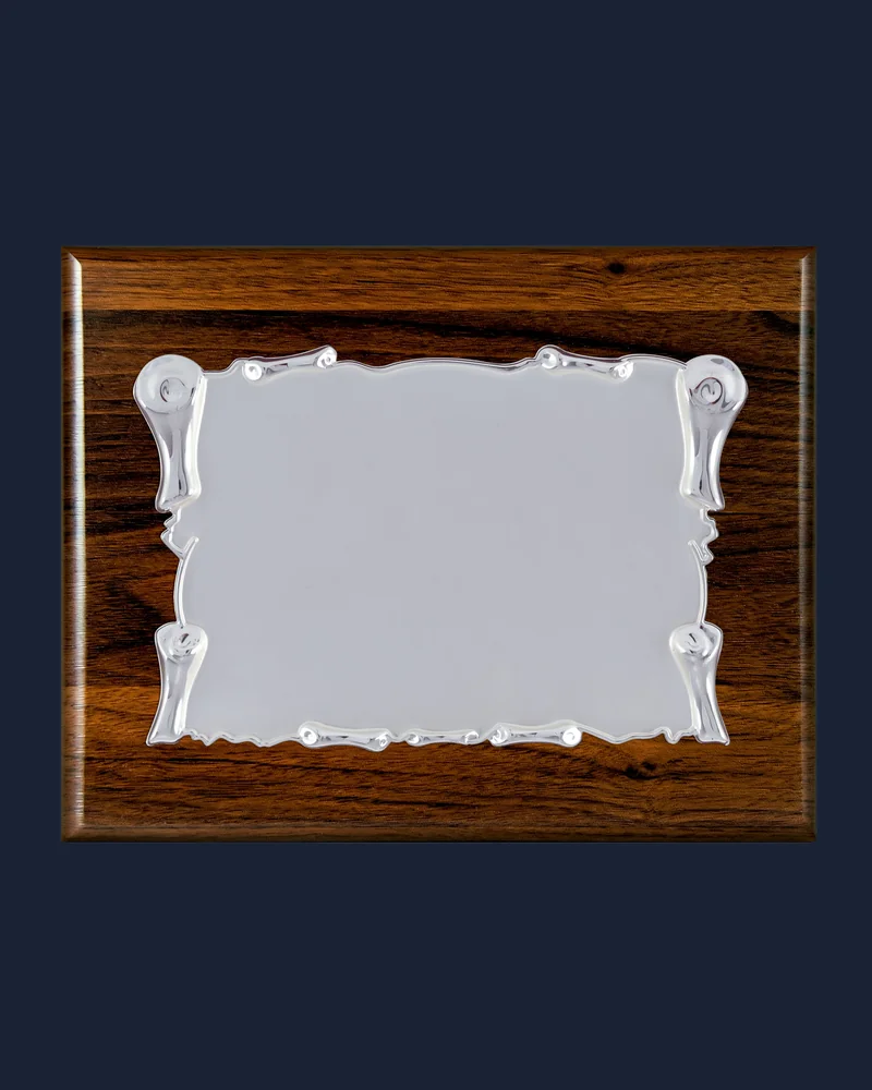 Placa Nogal con Pergamino Clásico de Esquinas