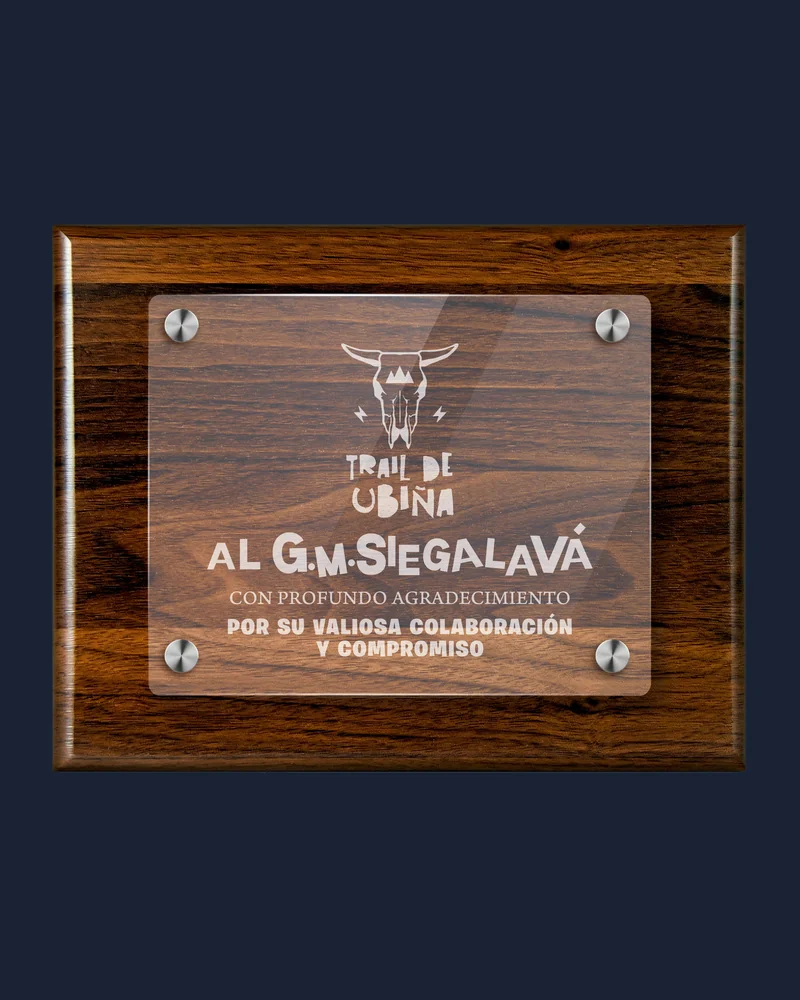 Placa Nogal con Cristal Grabado Personalizable